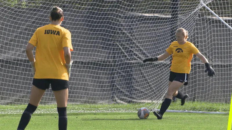 Hawks' goalie race heats up ahead of season as Baldwin, Ready and Galt push for No. 1