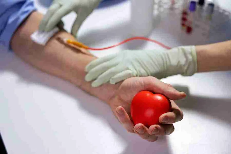 Reynolds Urges Iowans to Donate Blood