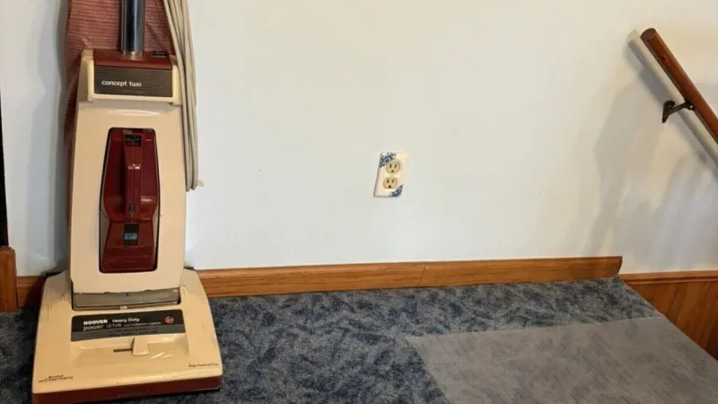 Someone in Sioux City offers used vacuum to Chuck Grassley after his broke down