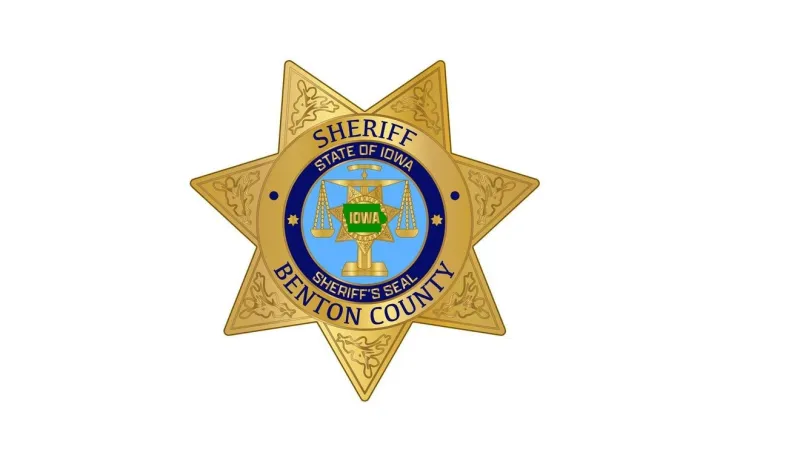 Man rescued from Cedar River after boat overturns in Benton County