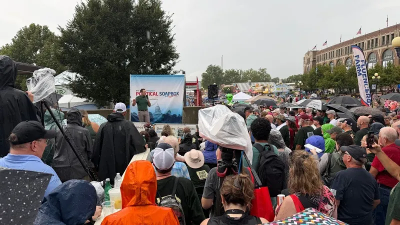 Rain doesn't deter crowd as Lahn talks ag, water quality and education with fairgoers