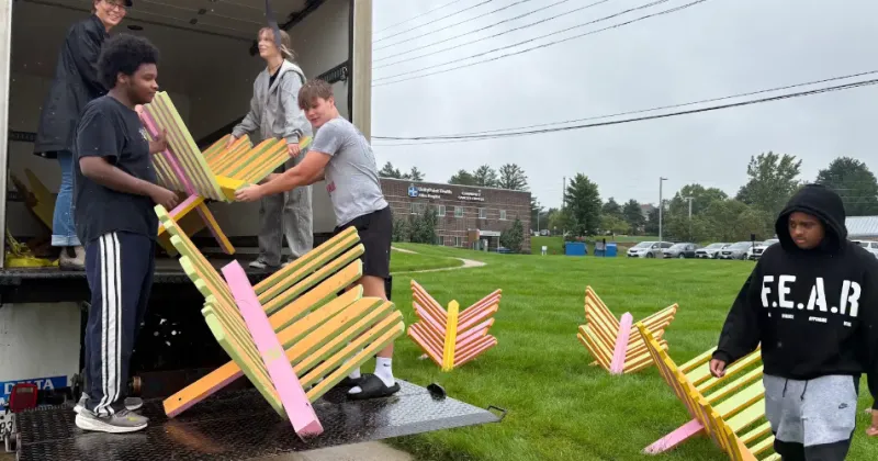 UnityPoint Health United Medical Park welcomes Youth Art Team's butterfly display