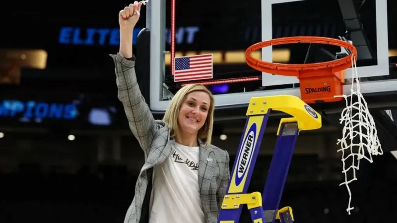Iowa Athletics Director Beth Goetz gets 3-year contract extension