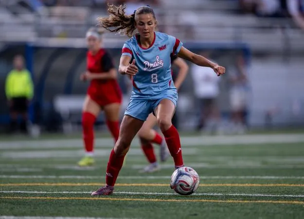 Drake Dominates on Senior Night, Defeats Grand View 5-0