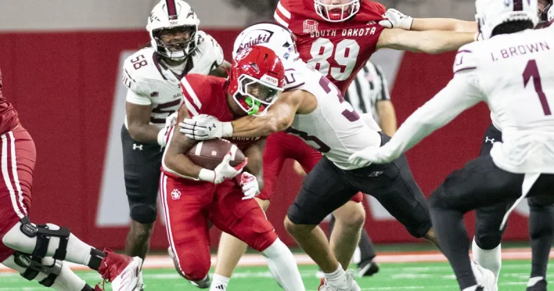 Under new head coach, South Dakota Coyotes seek fourth straight playoff bid