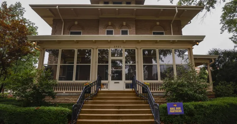 LETTER: Reader is tired of tours of fancy houses