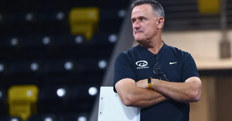 What Jim Barnes learned about his Iowa volleyball squad through week one travel challenges