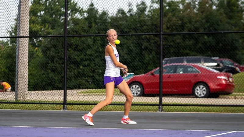 Duhawks Drop Early Match to UW-River Falls