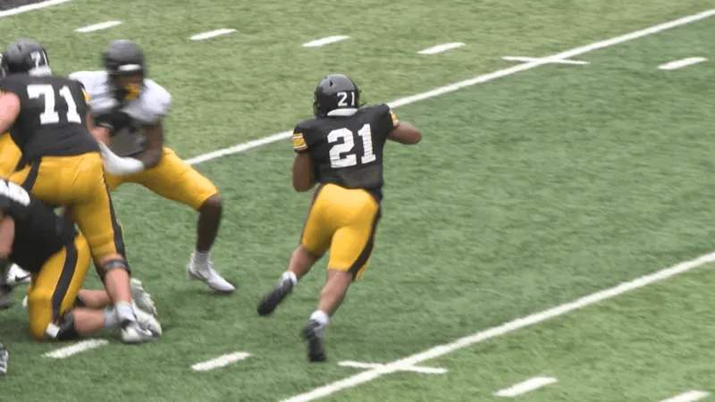 LJ Phillips brings downhill pep to Iowa backfield as Hawkeyes open Week 1