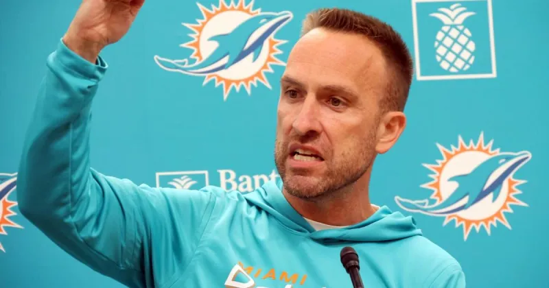 Chris Perkins: Here's how video on social media might have caused Dolphins coach Jeff Hafley to lose a game