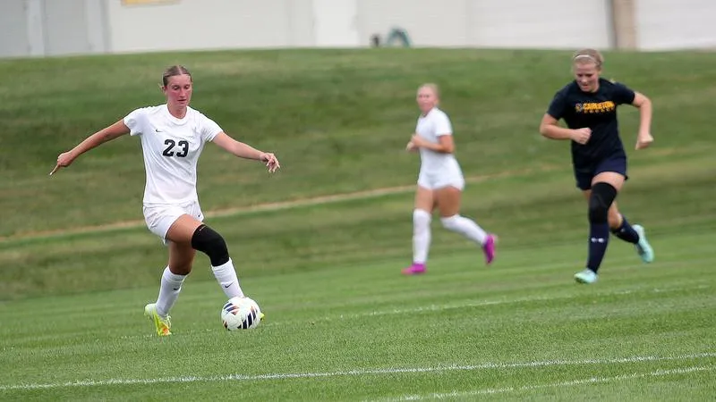 Grinnell women's soccer team falls just shy against Simpson