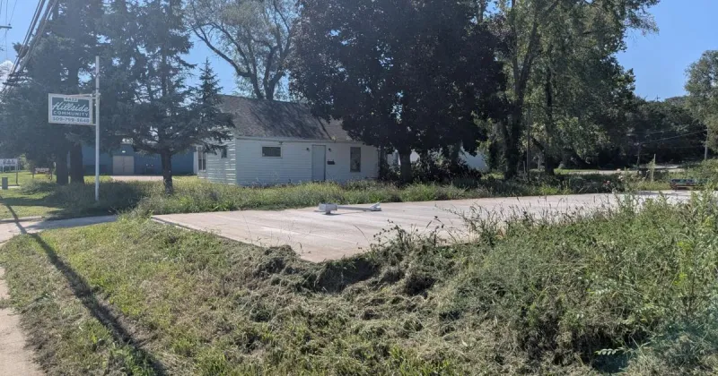 Mobile home park owner plans to build apartments on State Street in Bettendorf
