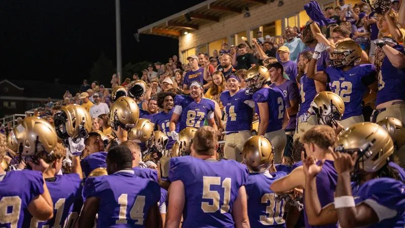 Duhawks Open Season With 31-16 Win Over St. Olaf
