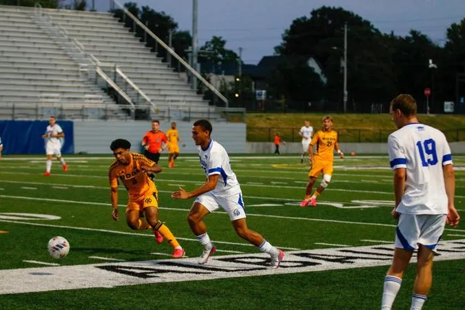 Ranked Roos Outlast Drake Men in Fiercely Contested Defeat