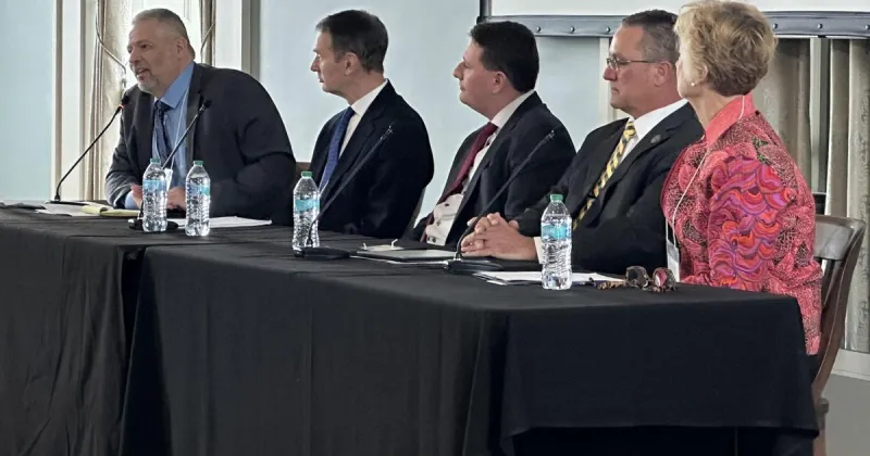 Center for Intellectual Freedom advisers debate oversight of activities, curriculum