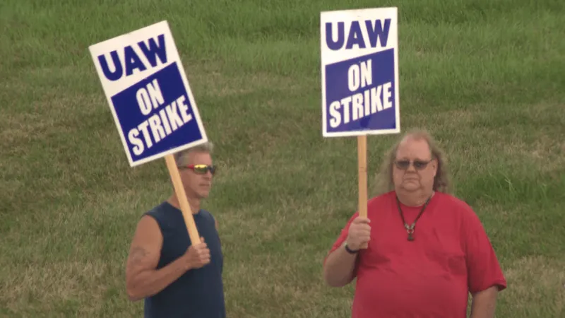 Iowa House Democrats back striking Novolex workers in Cedar Rapids