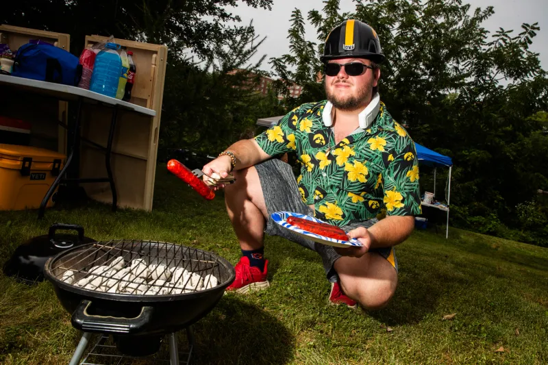 How UI students keep up with gameday fashion during sweltering temperatures.