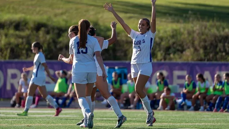 Women's Soccer Rolls Past CUW, 5-1