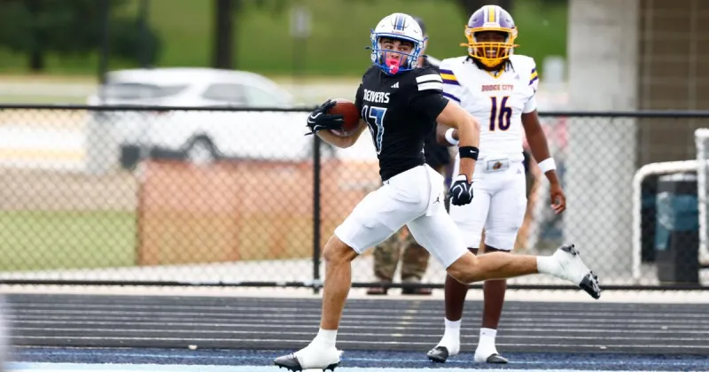 Iowa Western football silences Dodge City as Reivers score in all 3 phases