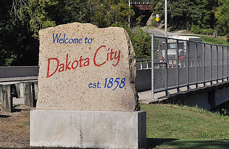 Dakota City Council approves insurance, ordinance