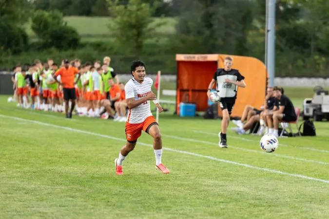 Men's Soccer Fall to Pioneers 2-0