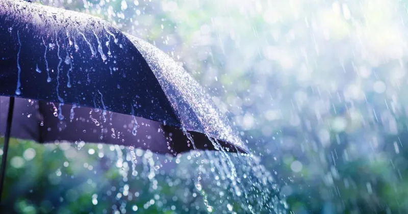 Quad-Cities under flood watch Thursday morning, wet weather continues into weekend