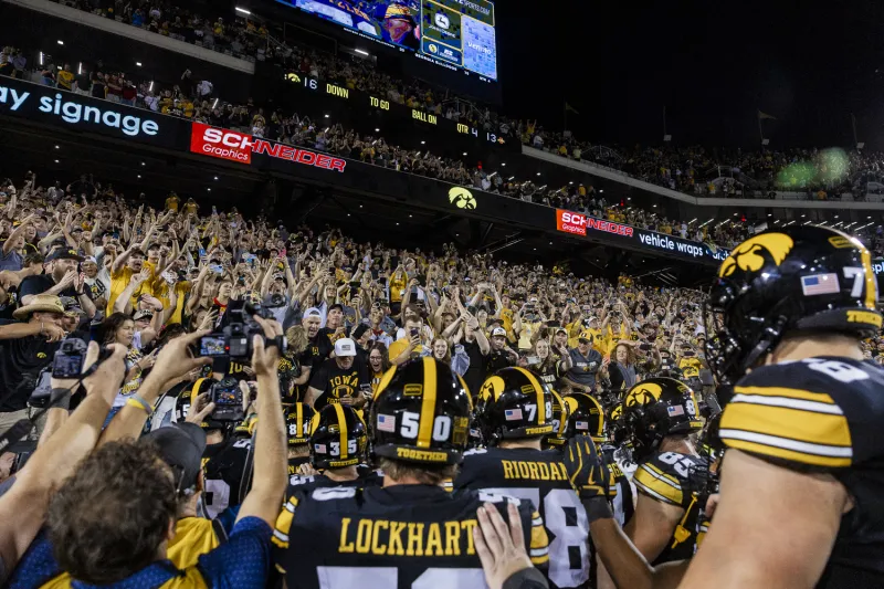 On the Line | Daily Iowan staff picks a slate of Week 3 college football games.