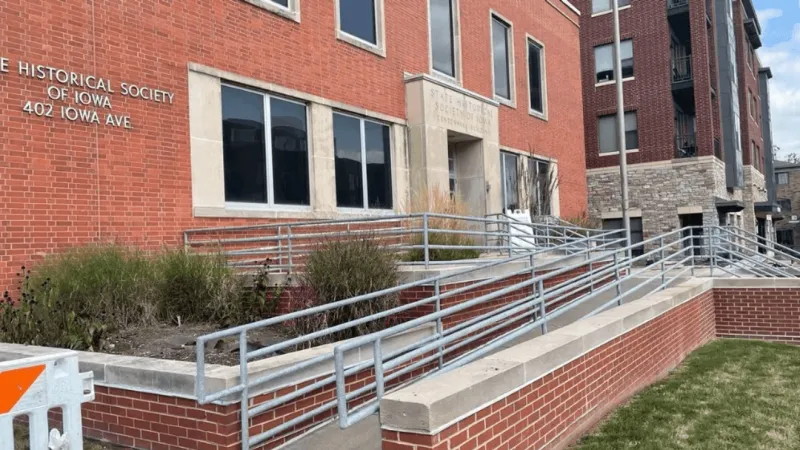 Judge reverses state's closure of Iowa City historical research center
