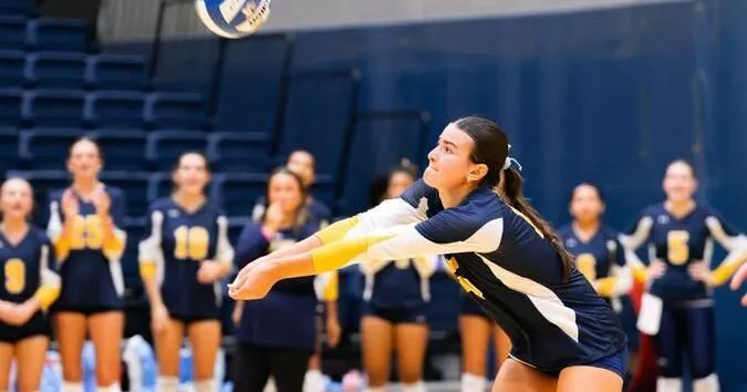 Vikings open UW-Platteville tournament with loss to No. 24 Chicago