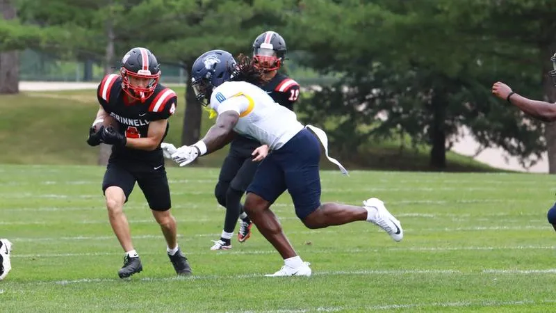Grinnell football team drops decision at Lake Forest