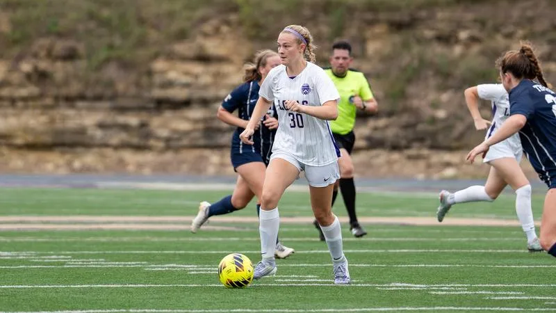 Duhawks Remain Unbeaten with 3-1 Win Over Carthage