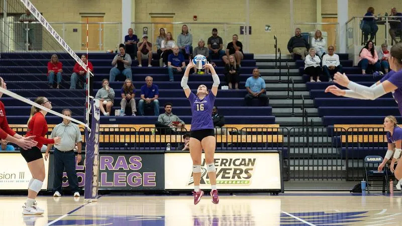 Women's Volleyball Concludes Loras Invitational with Five-Set Loss to Macalester