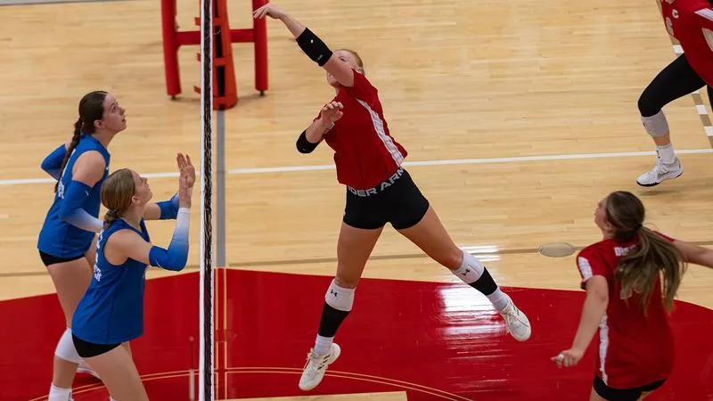 Dutch volleyball team splits final day at Scribner Invitational