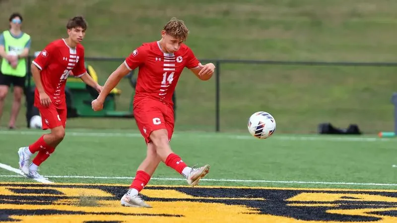 Dutch dominant in men's soccer road win
