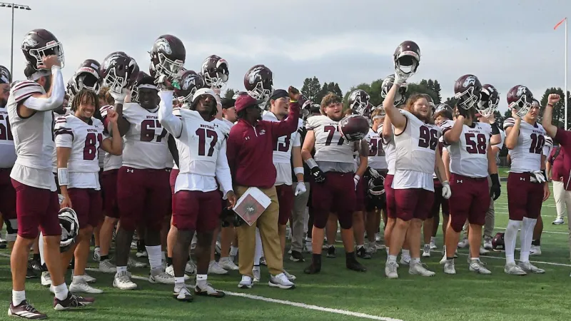NAIA Football: No. 8 Morningside outlasts No. 11 Dordt in GPAC clash