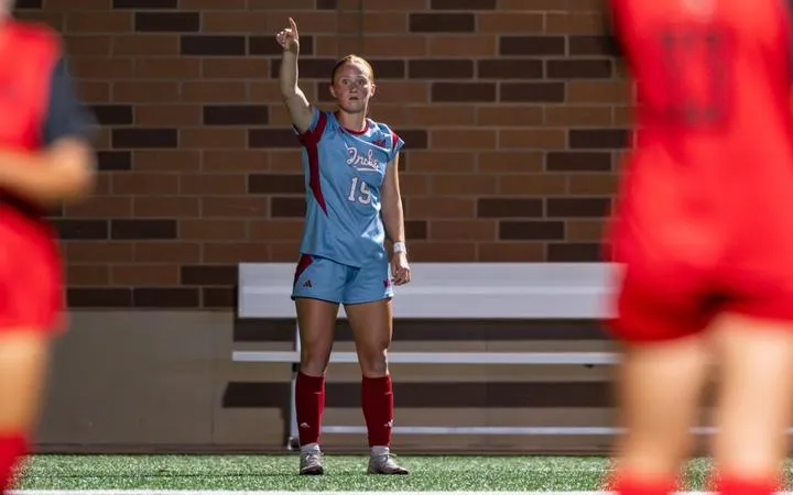 Bulldogs Roll Past Beacons in Conference Opener, 4-0