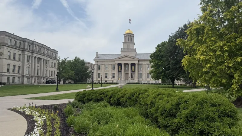 Nearly a dozen members of UI Center for Intellectual Freedom board resigns