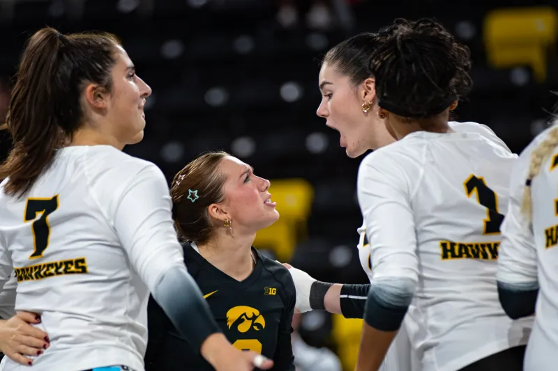 Iowa volleyball finishes non-conference play with victory over Milwaukee