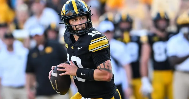 How did Jeremy Hecklinski respond to Iowa's quarterback decision?