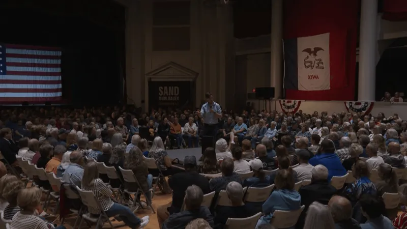 Governor candidate Rob Sand decries two-party system during town hall in Linn County