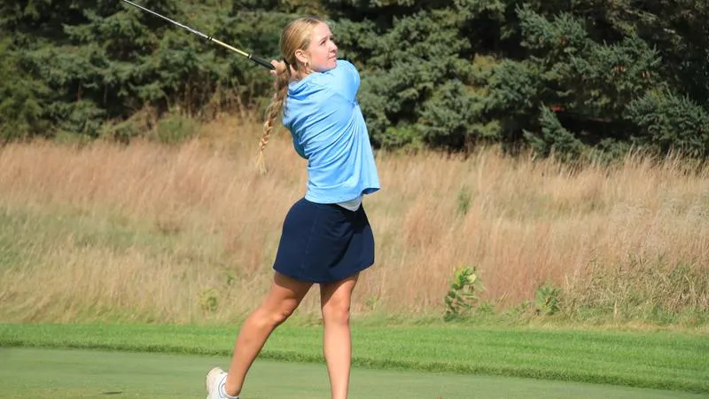UIU women's golf tees off at the Mustang Invite this weekend