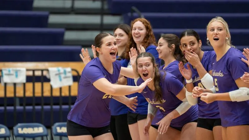 Women's Volleyball Cruises to Straight Set Win Over Alverno