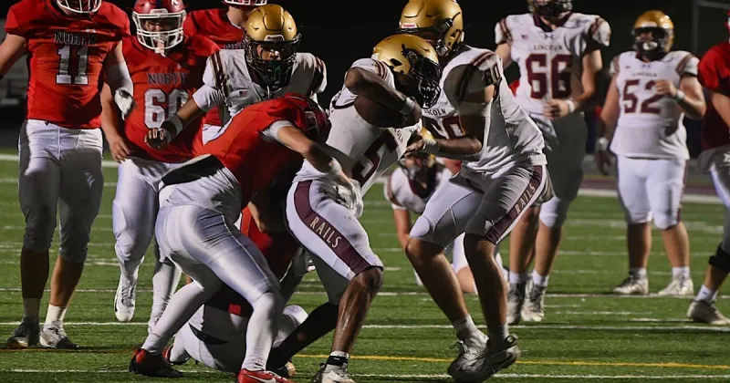 High school football: Halftime lead escapes North as Stars fall to DM Lincoln