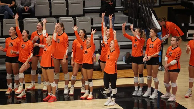 Wartburg Volleyball Rolls to Longest Sweep-Streak Since 2000 with Wins Over Cardinals, Falcons