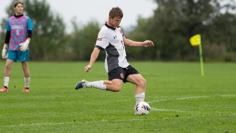 Grinnell bounces back from first loss by toppling Carleton