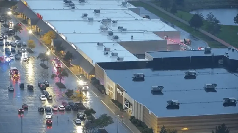Cedar Rapids firefighters respond to smoke at Northland Square business