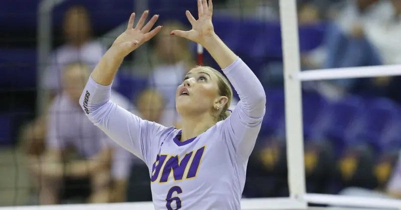 COLLEGE VOLLEYBALL: UNI sweeps road match at Illinois State
