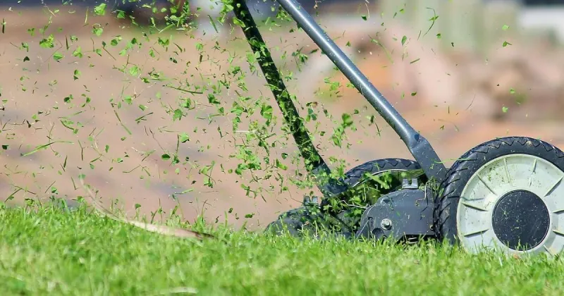 City of Sioux City: No grass clippings in streets, ditches, basins