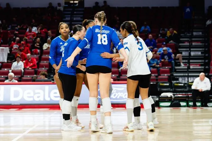 Bulldogs Fall to Braves in Five Sets