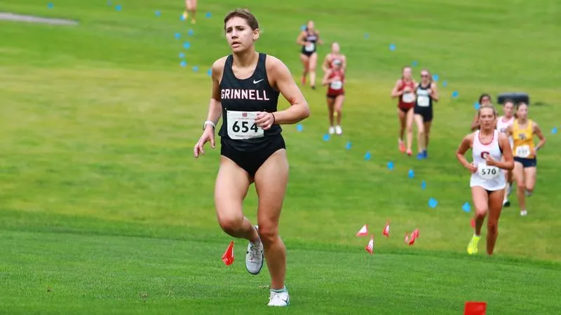 Hannah Roth continues impressive season for GC women's cross country team